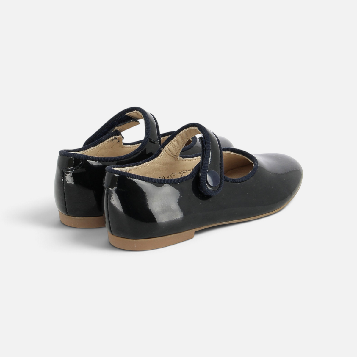 Ballerines Pom d'Api Daisy Baby en cuir vernis bleu marine avec bride à scratch et semelle plate confortable