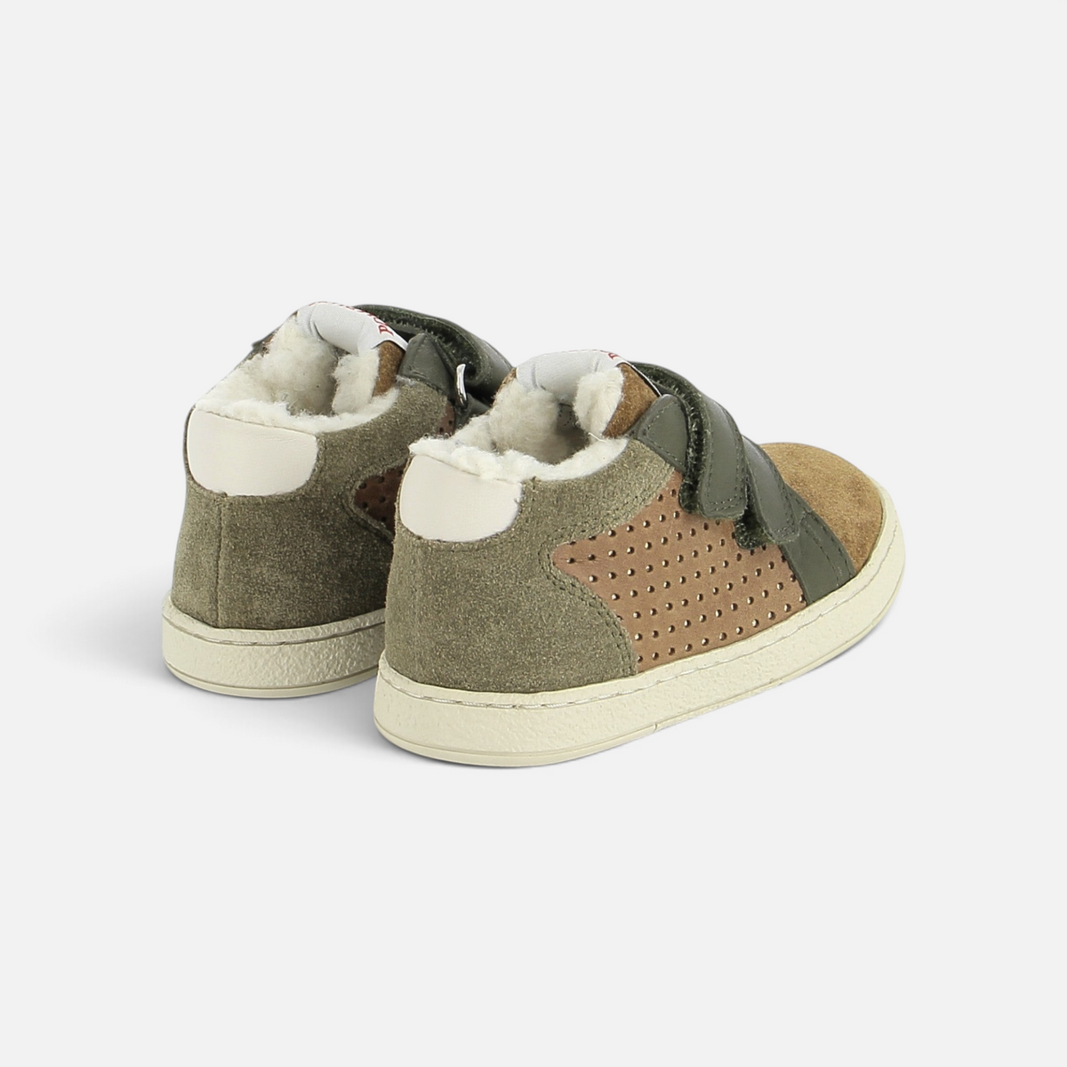 Basket fourrée Pom d'Api en cuir velours camel et olive avec fermeture velcro et doublure chaude pour enfant