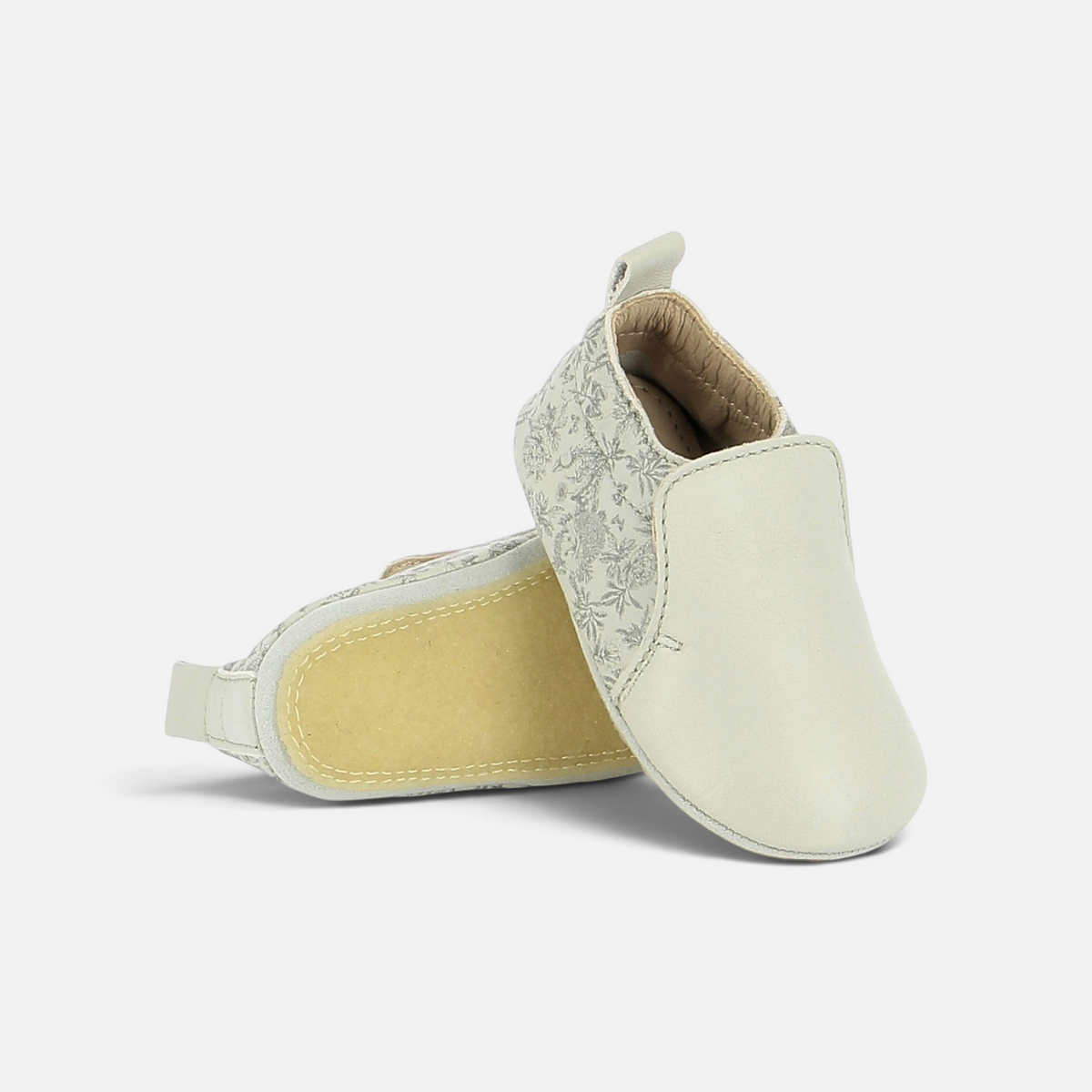 Pom d'Api -babyslofjes van grijs nappaleer met bloemmotief, voorzien van een soepele, antislipzool en een elastische enkelband
