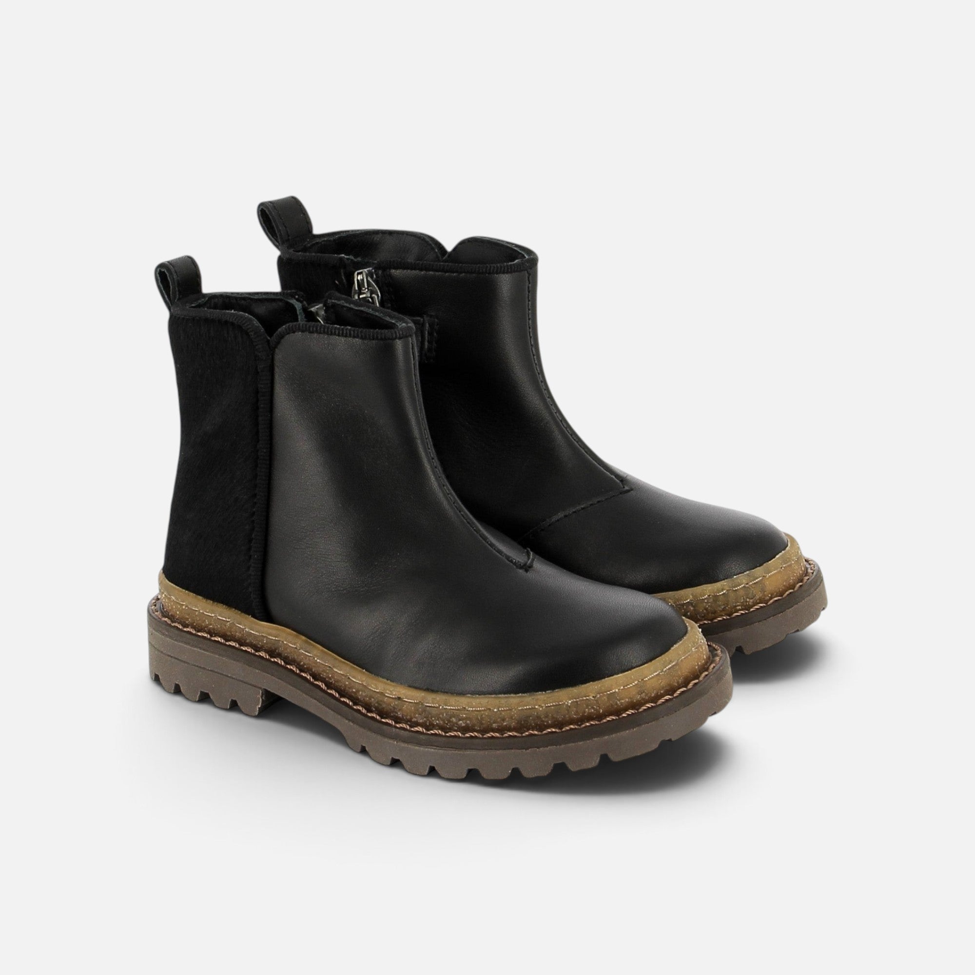 Boots enfant Pom d'Api Wall noires en cuir lisse et cuir à poils avec semelle crantée épaisse et fermeture zippée