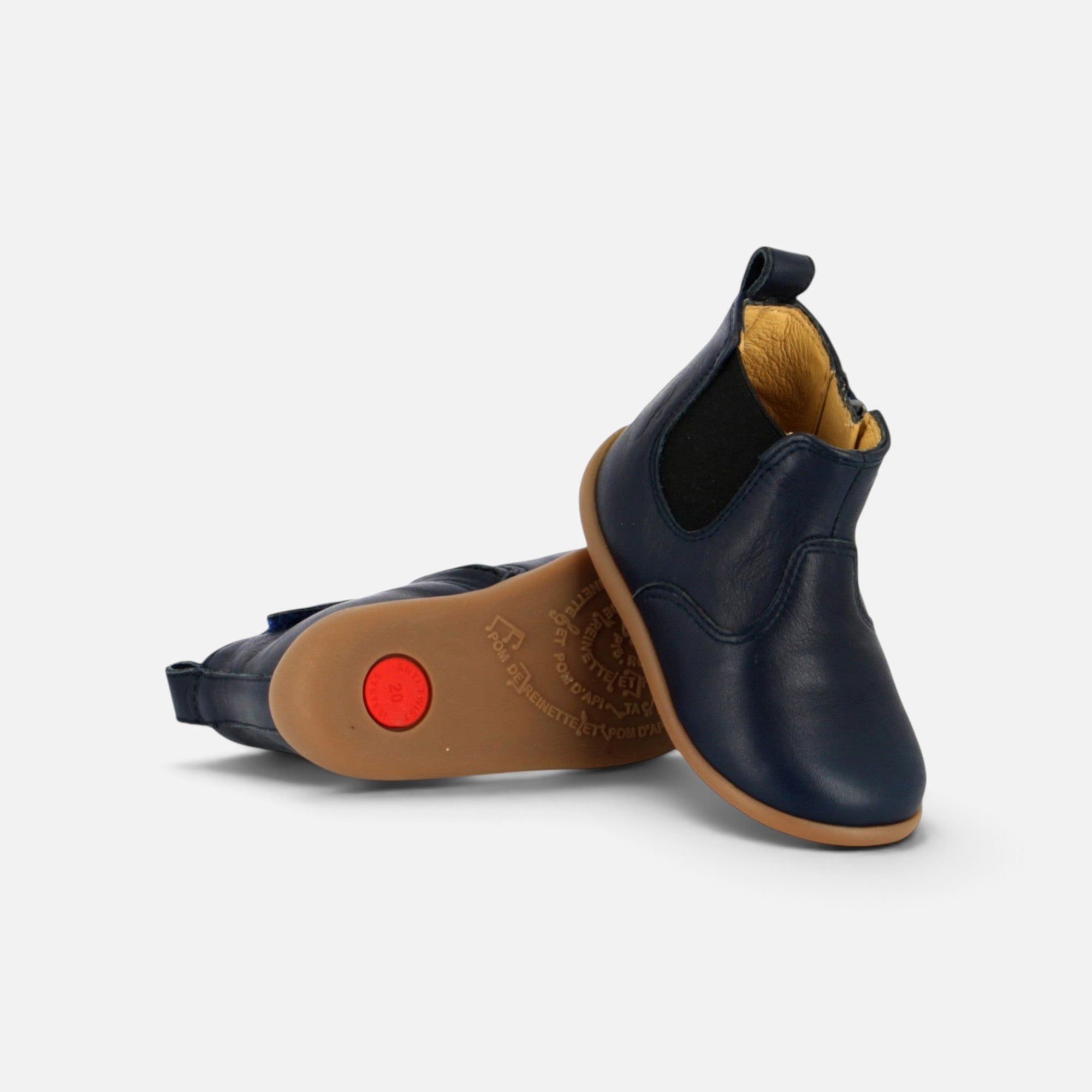 Bottines premiers pas Pom d'Api en cuir bleu marine avec semelle souple et système anti-torsion pour bébé