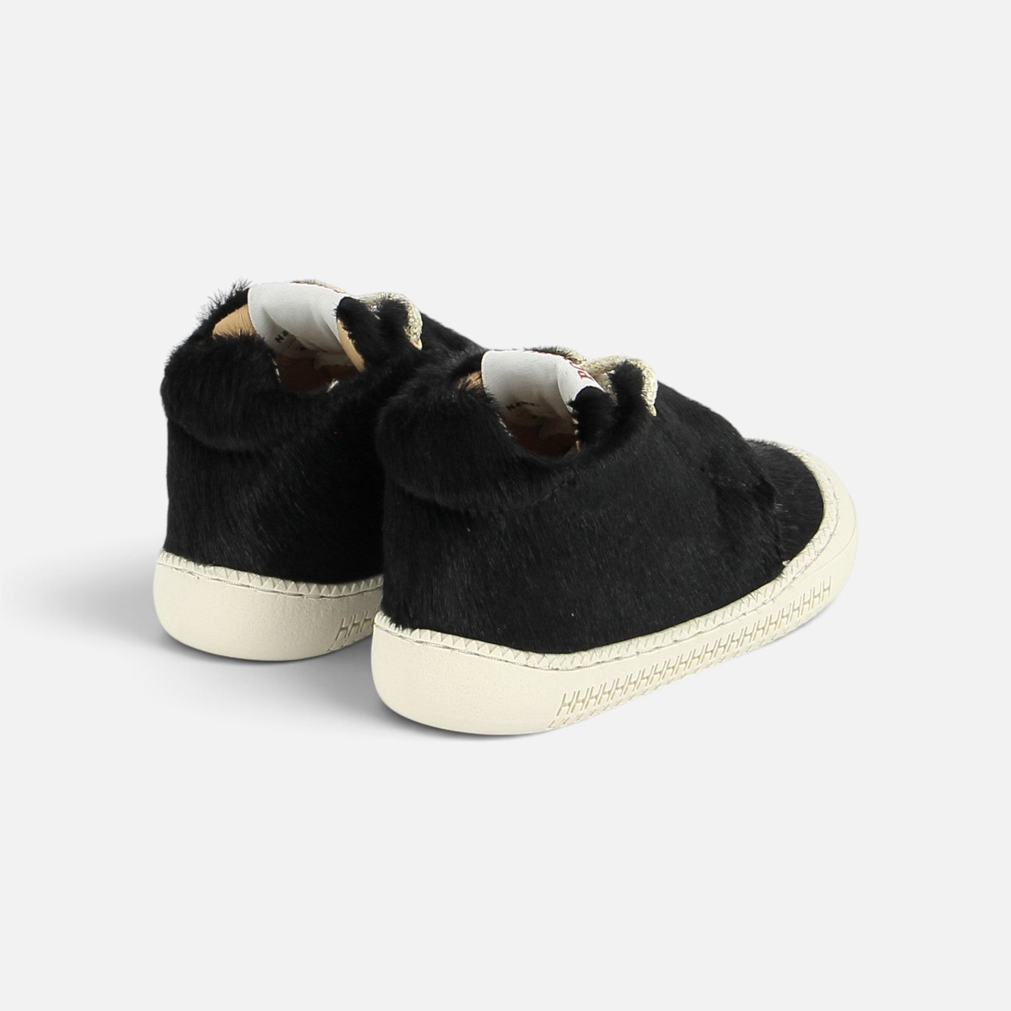 Chaussures barefoot Pom d'Api Yaka Speed en cuir façon poney noir avec semelle souple blanche, vue arrière