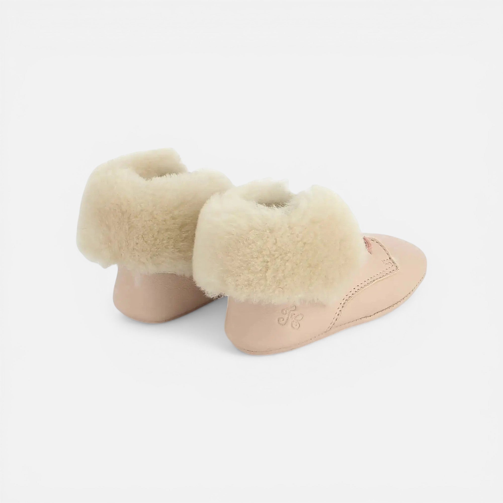 SCHUHE aus TC 15 FIRST FUR – GLATTES LEDER – PUDER