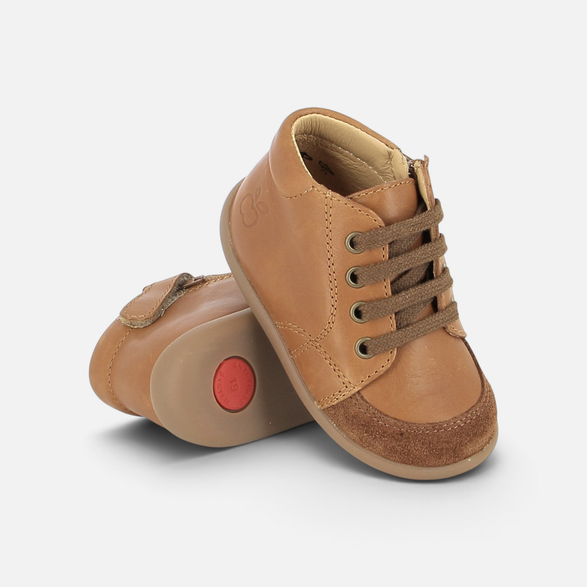 Pom d'Api 's first-step shoes in nappa leather color cuoio, with laces, a side zipper, and a flexible, non-slip sole