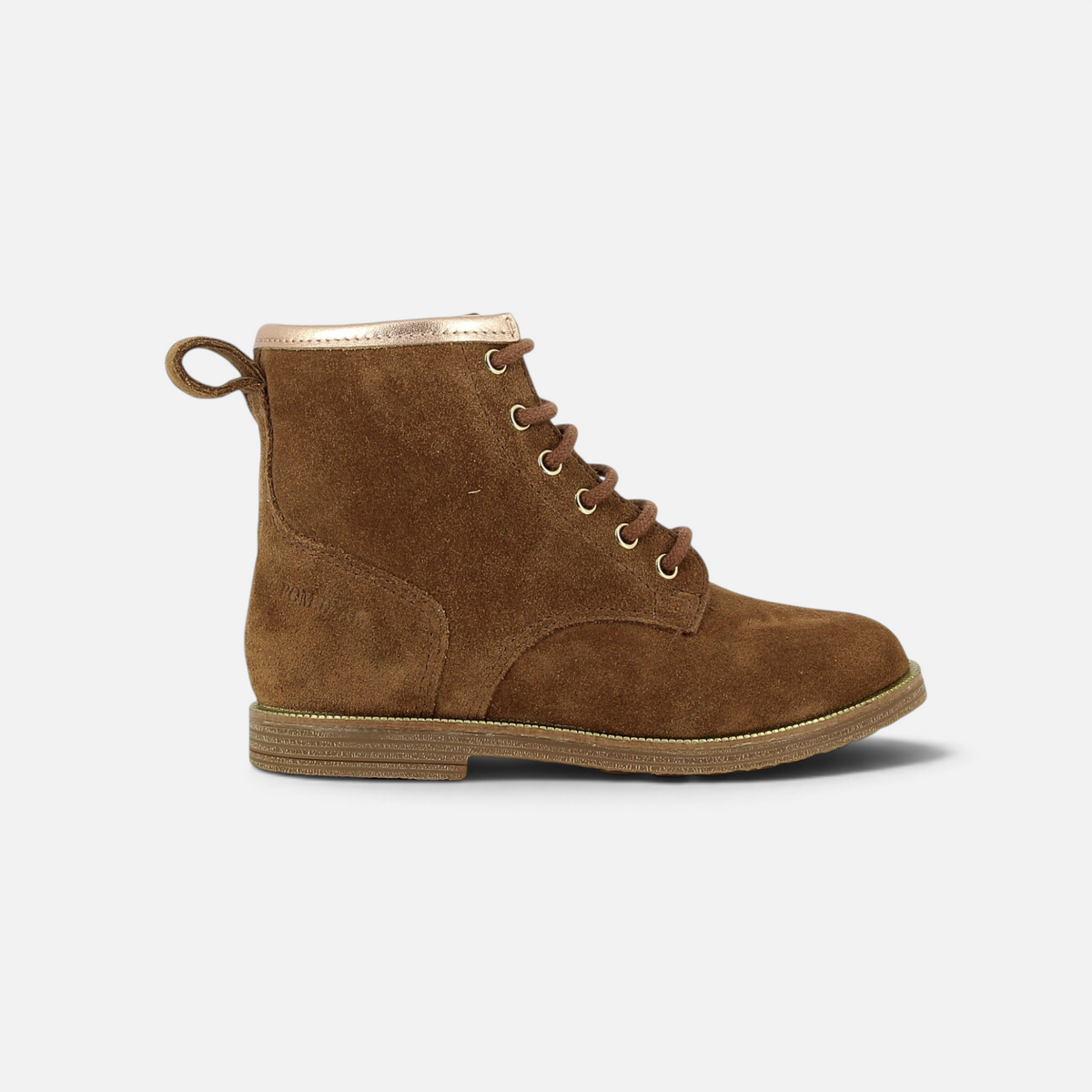 Bottines à lacets Pom d'Api Trip Hi en velours cognac avec col doré, vue latérale sur fond blanc
