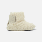 Chaussons layette Pom d'Api Gift Doudou en bouclette écru avec patte scratch ajustable pour bébé
