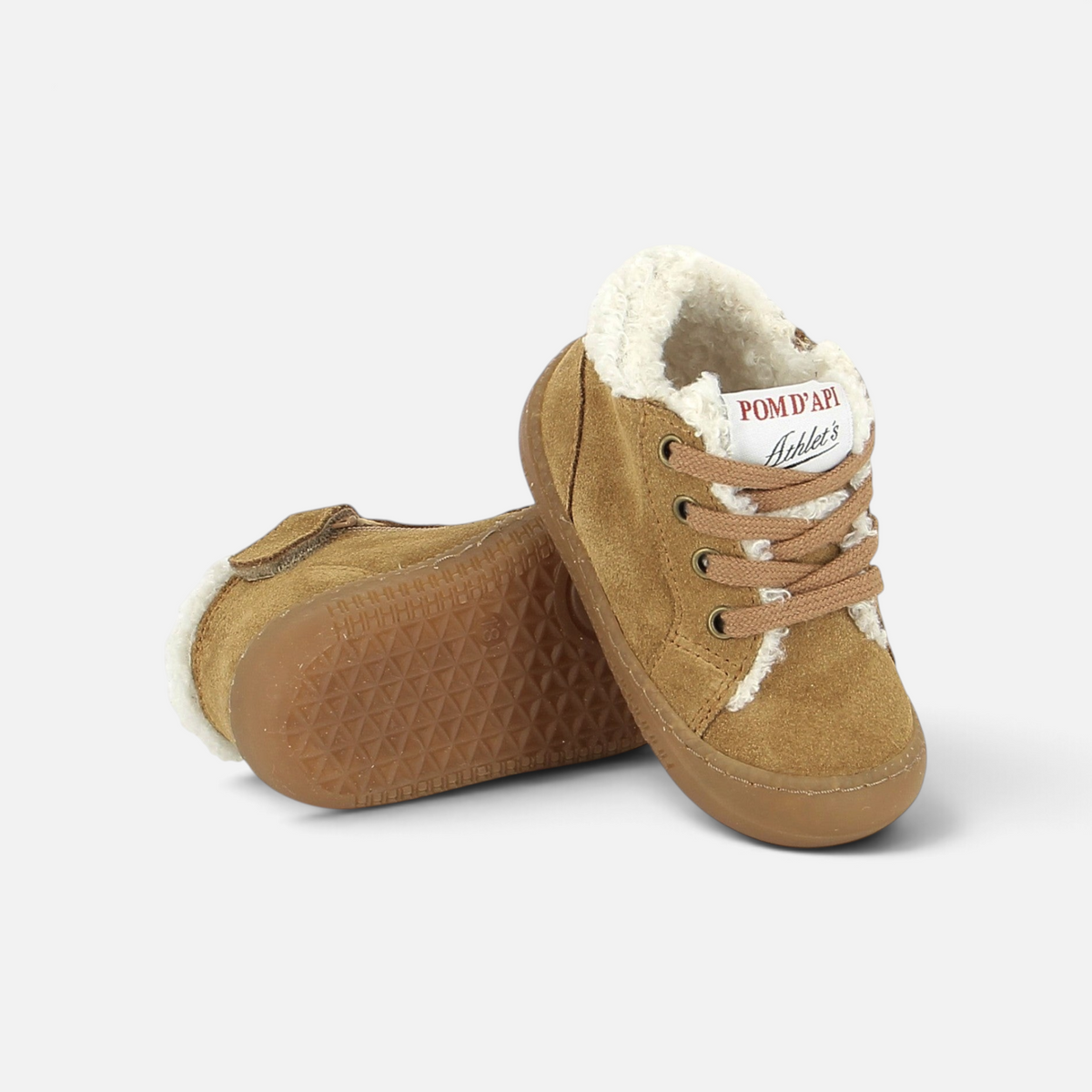 Pom d'Api -Yaka Walk-loopschoentjes van karamelkleurig suède met een warme bontvoering en een barefoot-zool