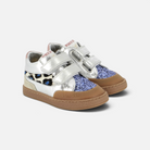 Baskets Pom d'Api Mousse Backy en cuir argenté, bleu pailleté et motif léopard avec fermetures velcro et semelle gomme