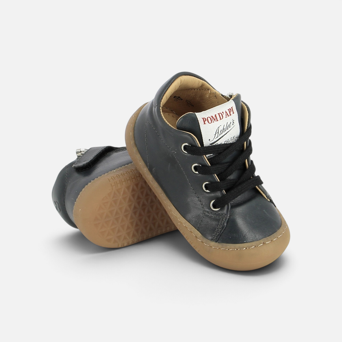 Chaussures barefoot Pom d'Api YAKA noires en cuir souple avec semelle fine et lacets pour les premiers pas