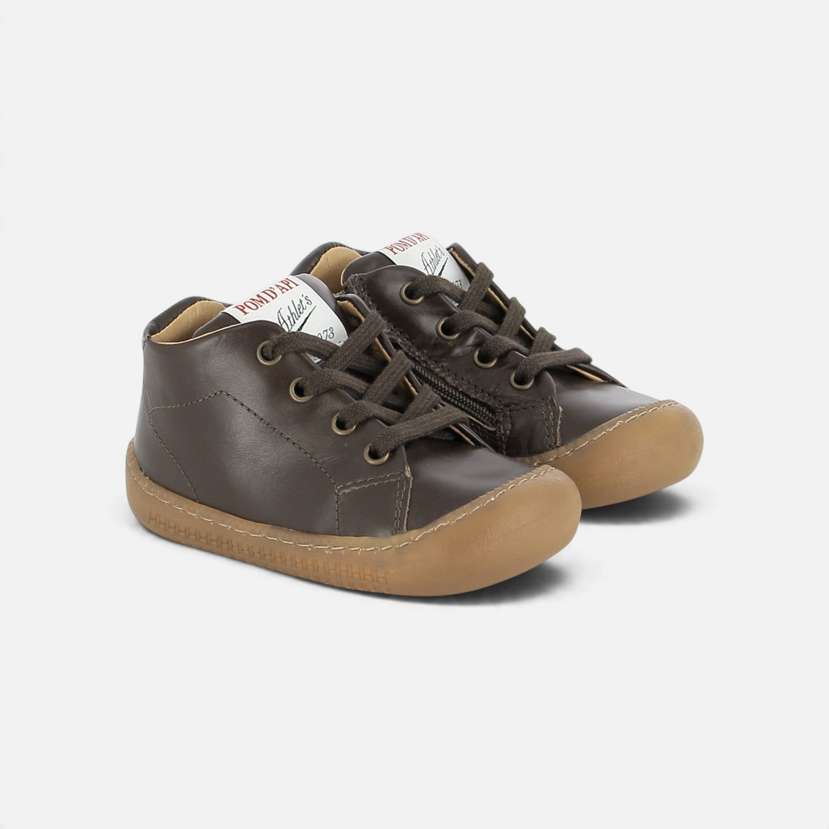 Chaussures premiers pas Pom d'Api Yaka en cuir nappa marron ébène avec semelle souple barefoot et lacets