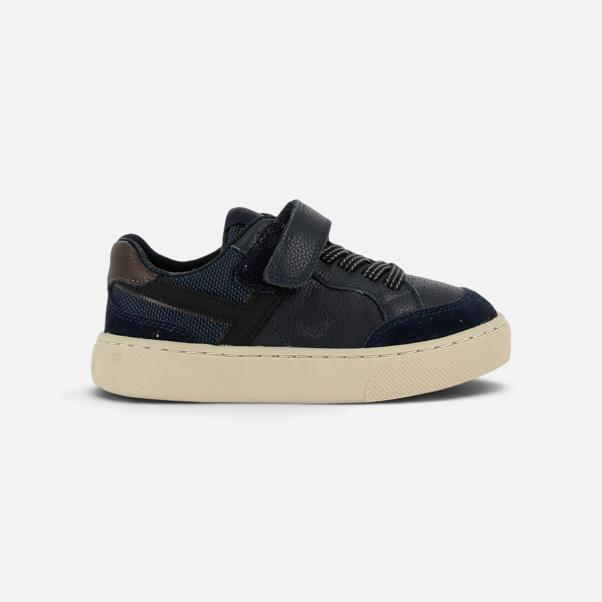 Basket garçon Pom d'Api bleu marine en cuir avec semelle cuvette, lacets élastiques et fermeture velcro.