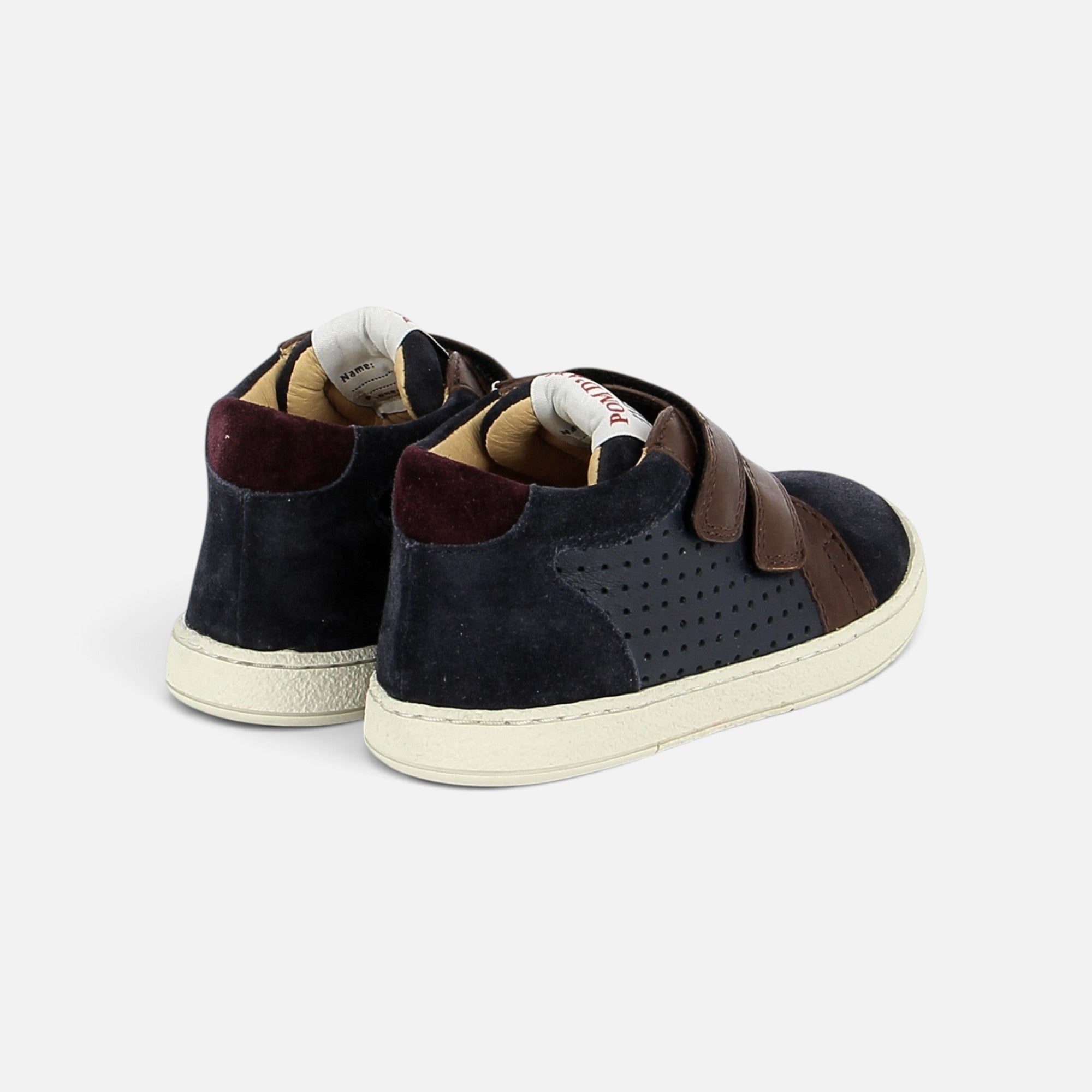 Baskets Pom d'Api Mousse Easy Perfo en cuir velours bleu marine et marron avec fermetures velcro et semelle souple