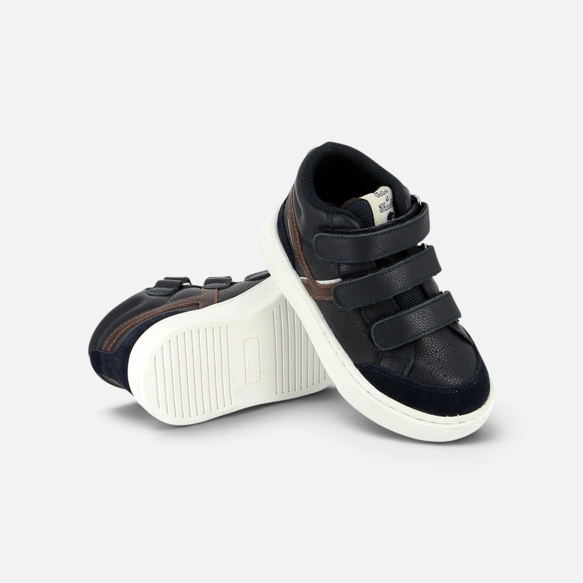 Baskets montantes Pom d'Api bleu marine en cuir avec fermetures velcro et semelle cuvette blanche résistante