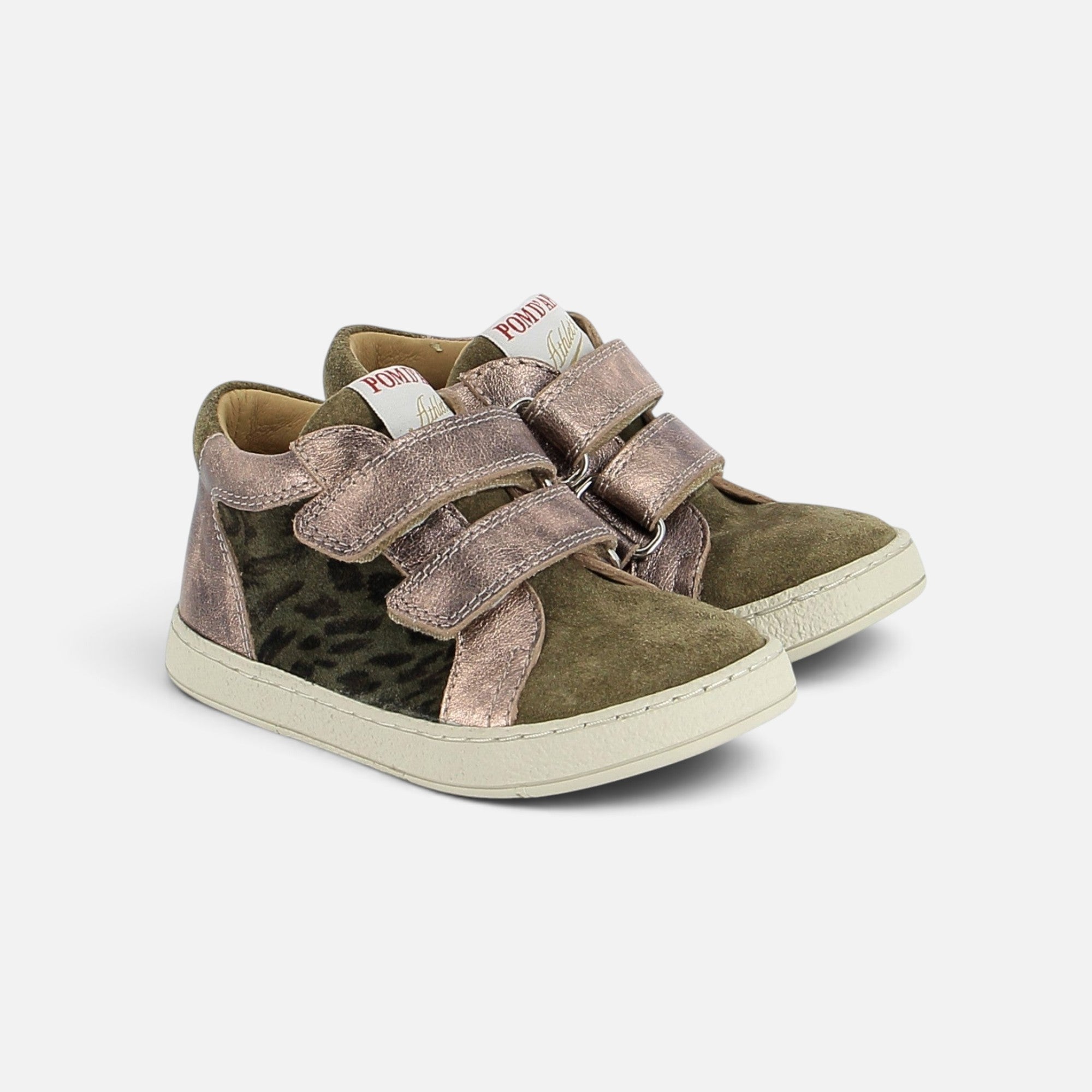 Baskets Pom d'Api Mousse Easy Top en cuir velours kaki et détails métallisés avec fermetures velcro