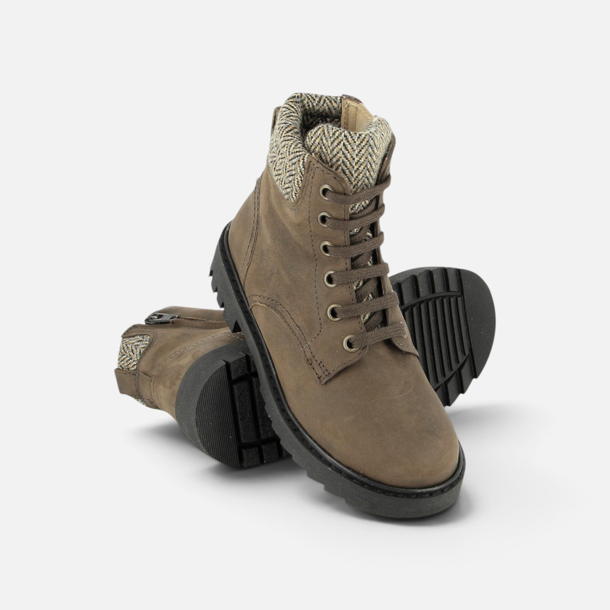Boots montantes Pom d'Api en cuir marron avec col en tweed et semelle crantée noire style biker