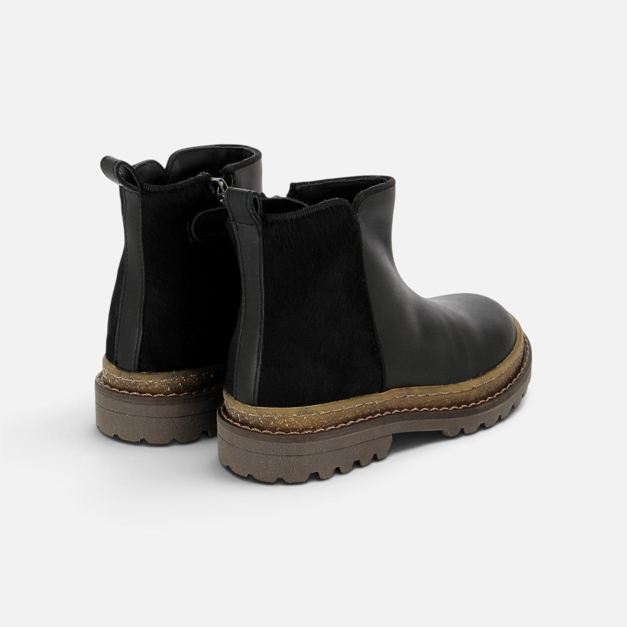 Boots enfant Pom d'Api Wall noires en cuir lisse et cuir à poils avec semelle crantée et fermeture zippée