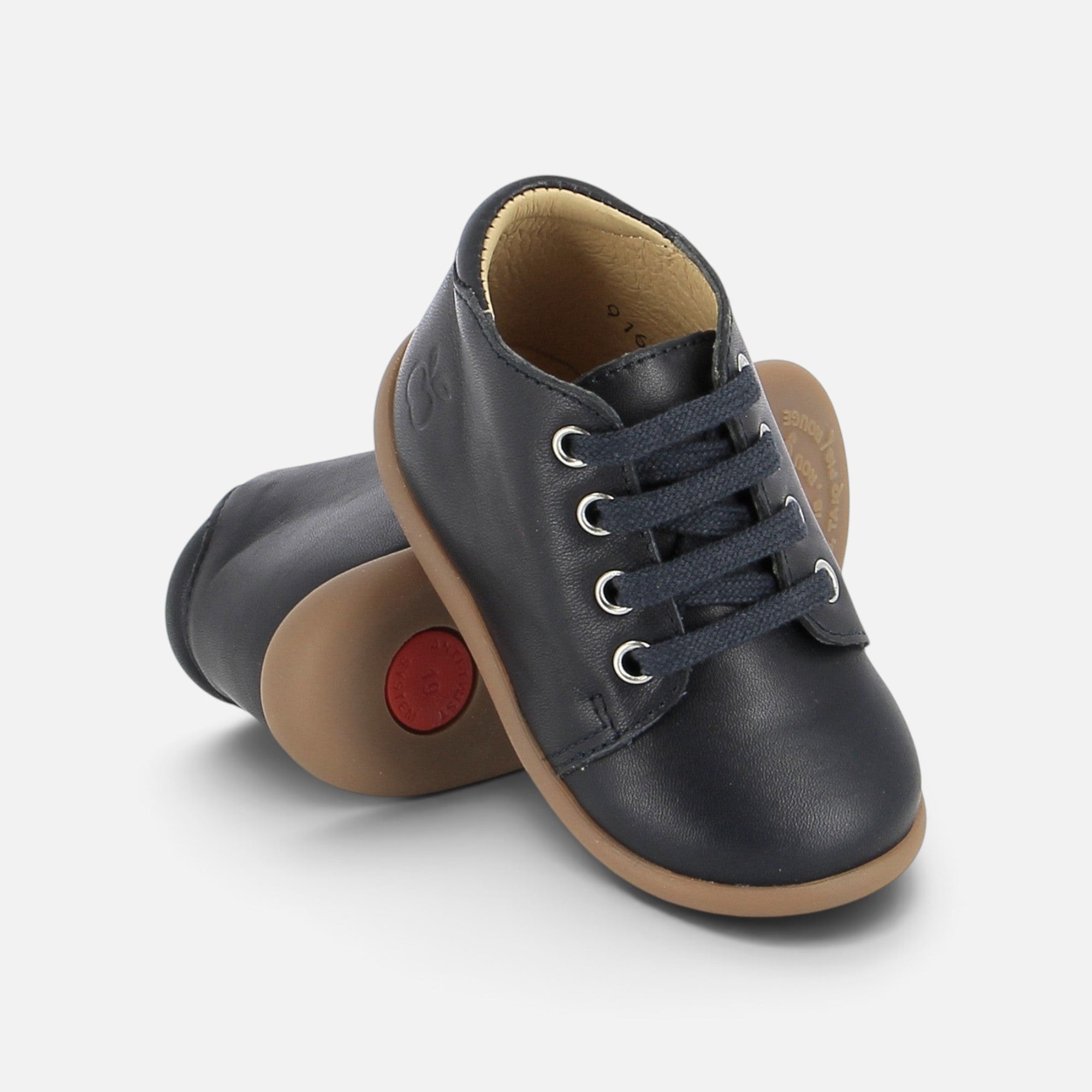 Bottines premiers pas Pom d'Api Stand-Up en cuir nappa bleu marine avec lacets et semelle souple antidérapante