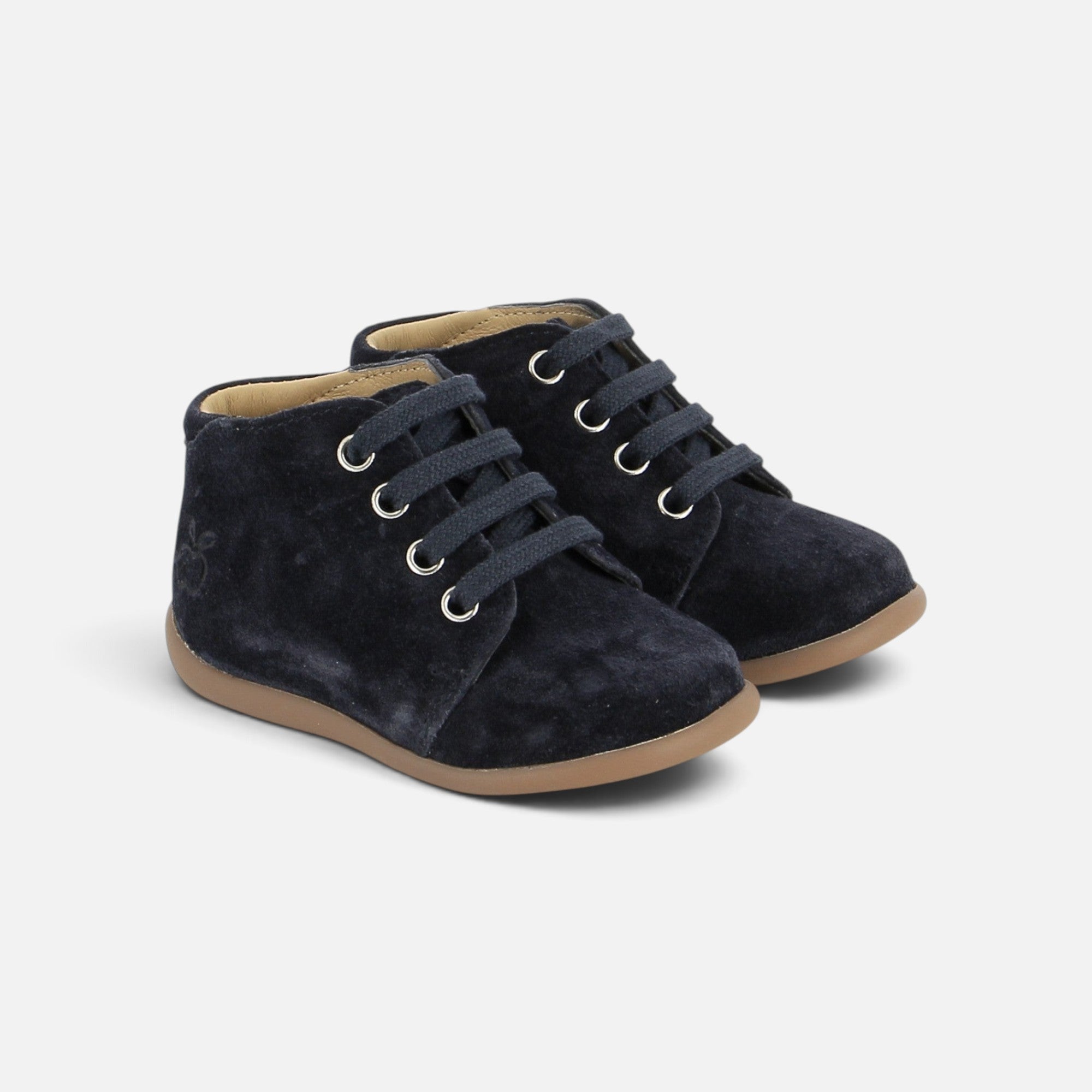 Bottines premiers pas Pom d'Api en velours bleu nuit avec semelle souple en caoutchouc et lacets assortis