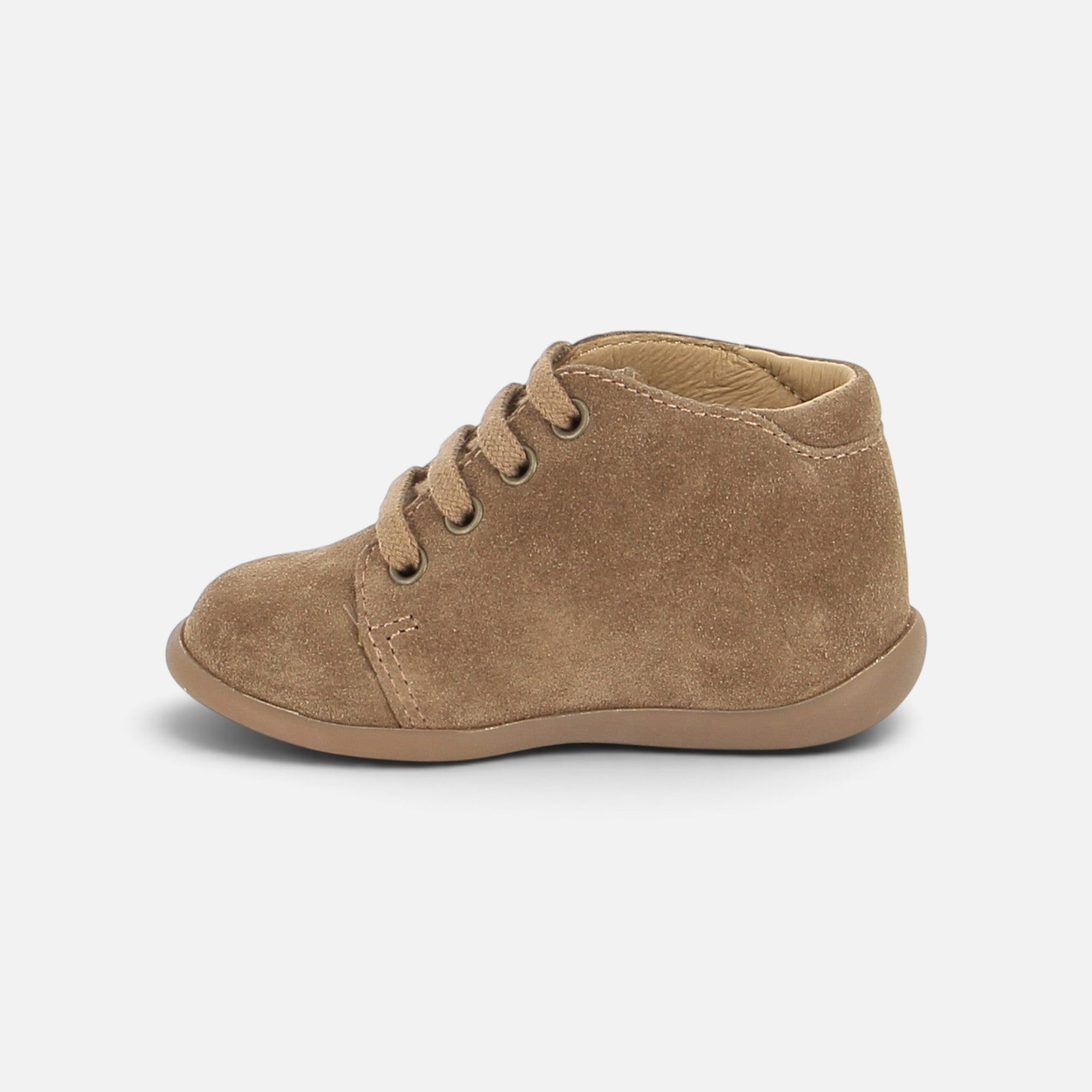 Bottine premiers pas Pom d'Api en cuir velours tabac avec semelle souple et col matelassé pour enfant