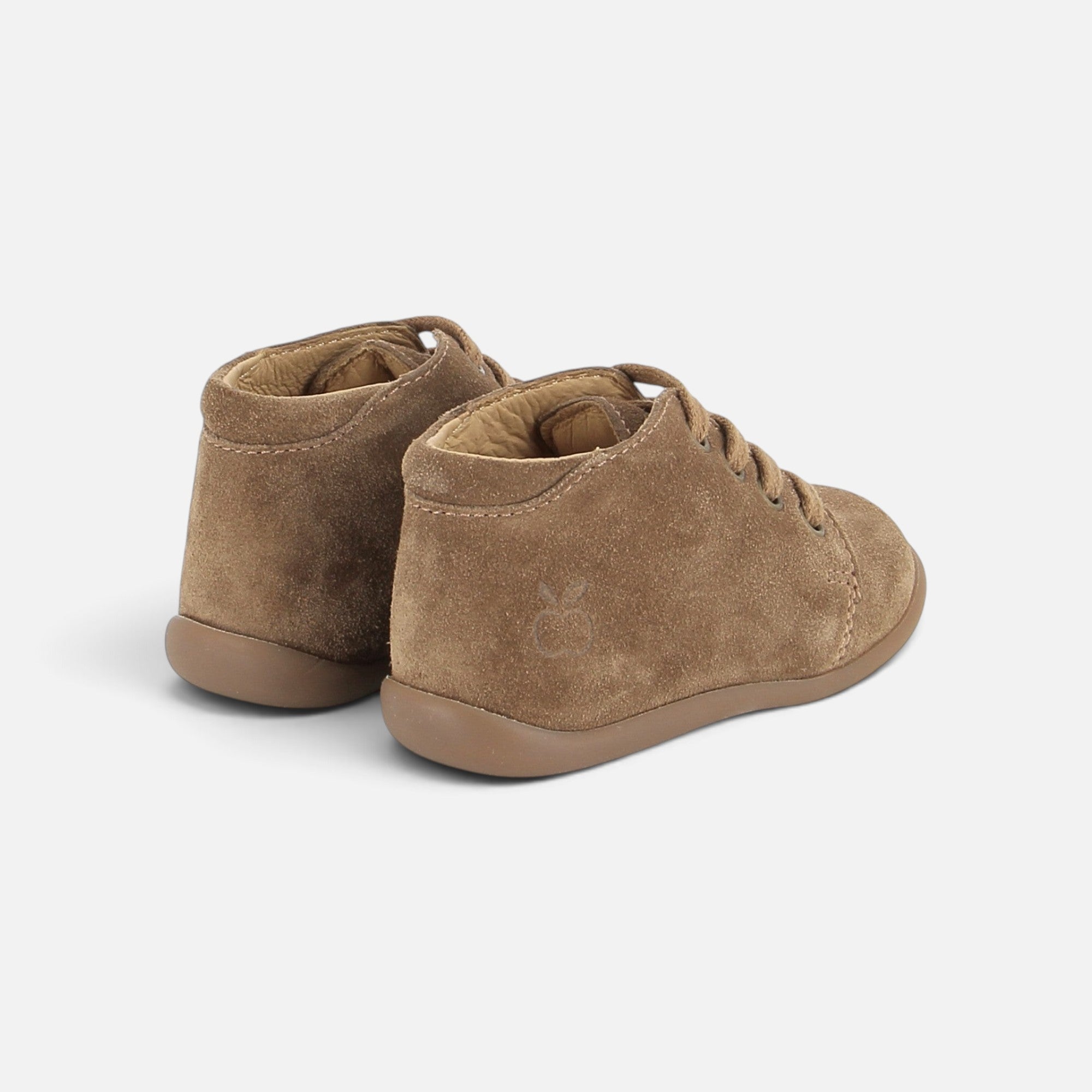 Bottines premiers pas Pom d'Api Stand-Up en cuir velours couleur tabac avec semelle souple et col matelassé