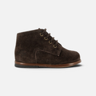 Chaussure premiers pas Pom d'Api en cuir suédé marron avec lacets et semelle antidérapante