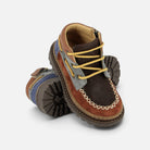 Chaussures enfant Pom d'Api Wall Boat en cuir brique et basilic avec lacets jaunes, zip latéral et semelle crantée.