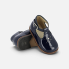 Chaussures salomé Pom d'Api pour bébé en cuir verni bleu marine avec bride à boucle et détails perforés