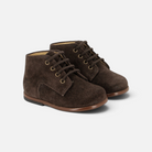 Chaussures premiers pas Pom d'Api en cuir suédé marron avec lacets et semelle antidérapante pour bébé