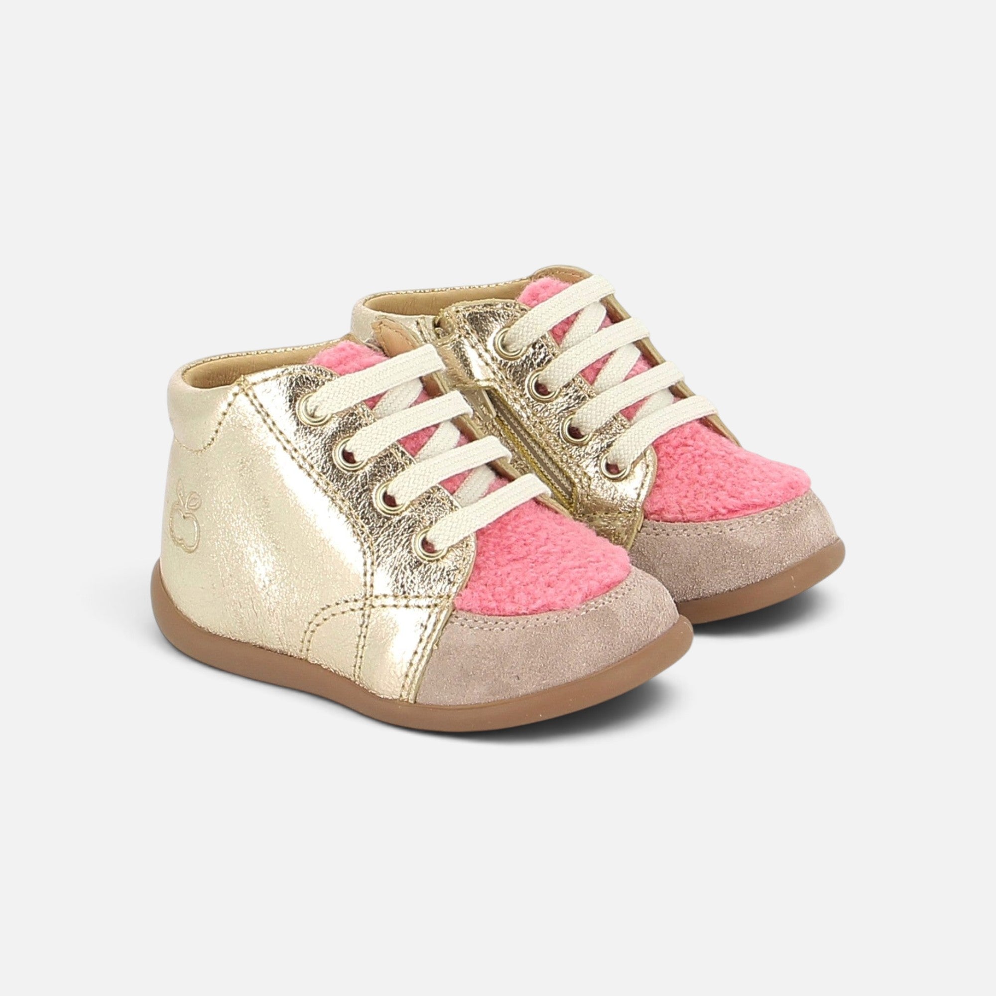 Chaussures premiers pas Pom d'Api en cuir doré et velours rose avec lacets et zip latéral pour bébé