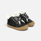 Chaussures premiers pas Pom d'Api Yaka Walk en velours noir pailleté avec doublure en fourrure blanche et semelle gomme