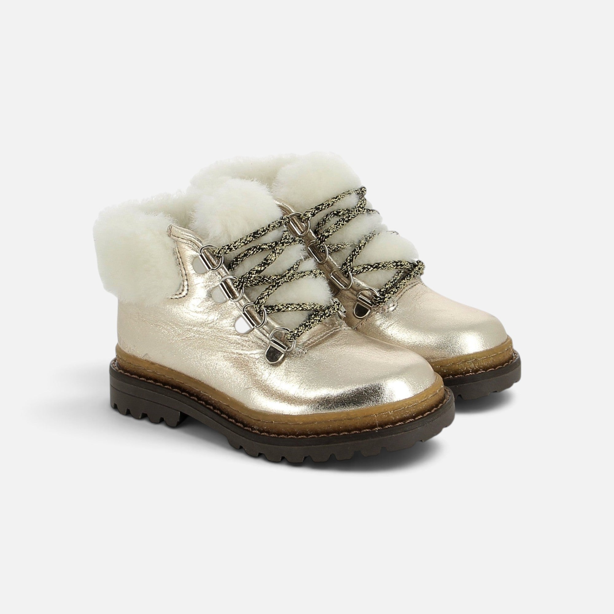 Chaussures de montagne Pom d'Api dorées en cuir laminé avec doublure en fausse fourrure blanche et semelle crantée