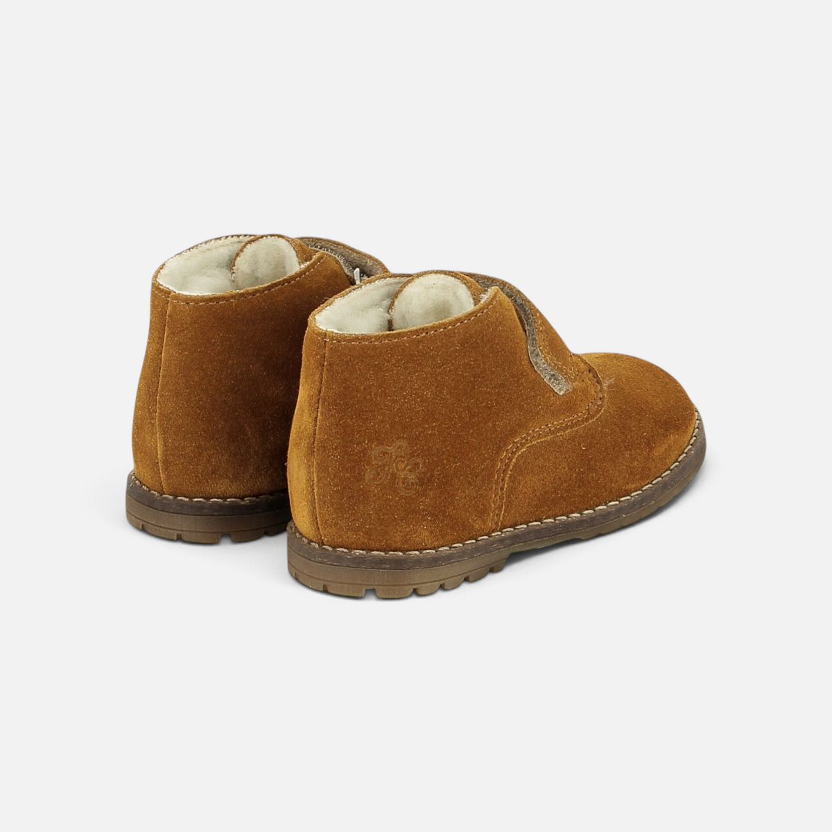 Chaussures premiers-pas Pom d'Api en cuir velours marron avec doublure chaude et fermeture velcro, vue arrière.