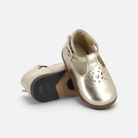 Chaussures salomé Pom d'Api pour bébé en cuir doré souple avec détails perforés et boucle de fermeture réglable
