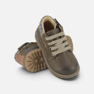 Chaussures montantes Pom d'Api Bob en velours brun avec zip latéral, lacets beiges et col matelassé à motifs.