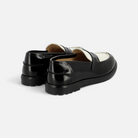 Mocassins Pom d'Api bicolores noir et blanc en cuir verni avec semelle en caoutchouc style collège