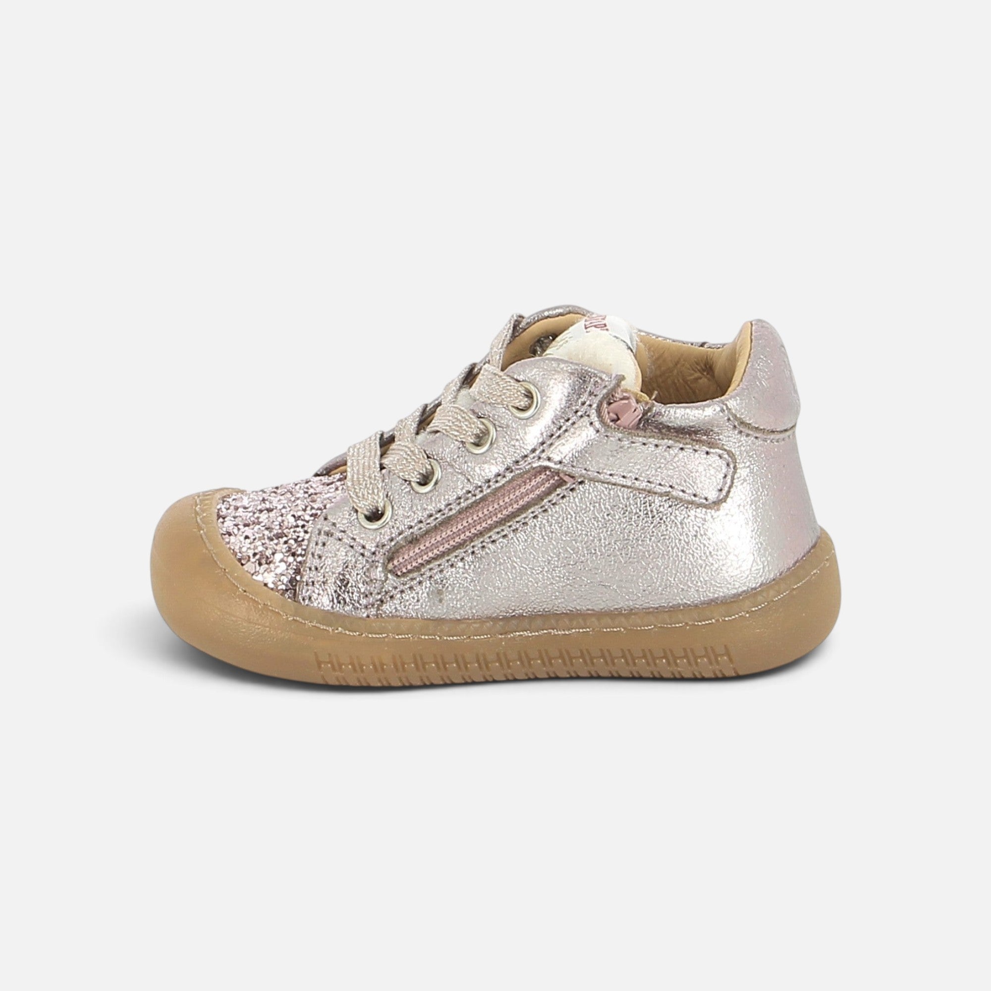 Chaussures barefoot Pom d'Api YAKA STAR couleur nude métallisé avec détails pailletés et semelle souple